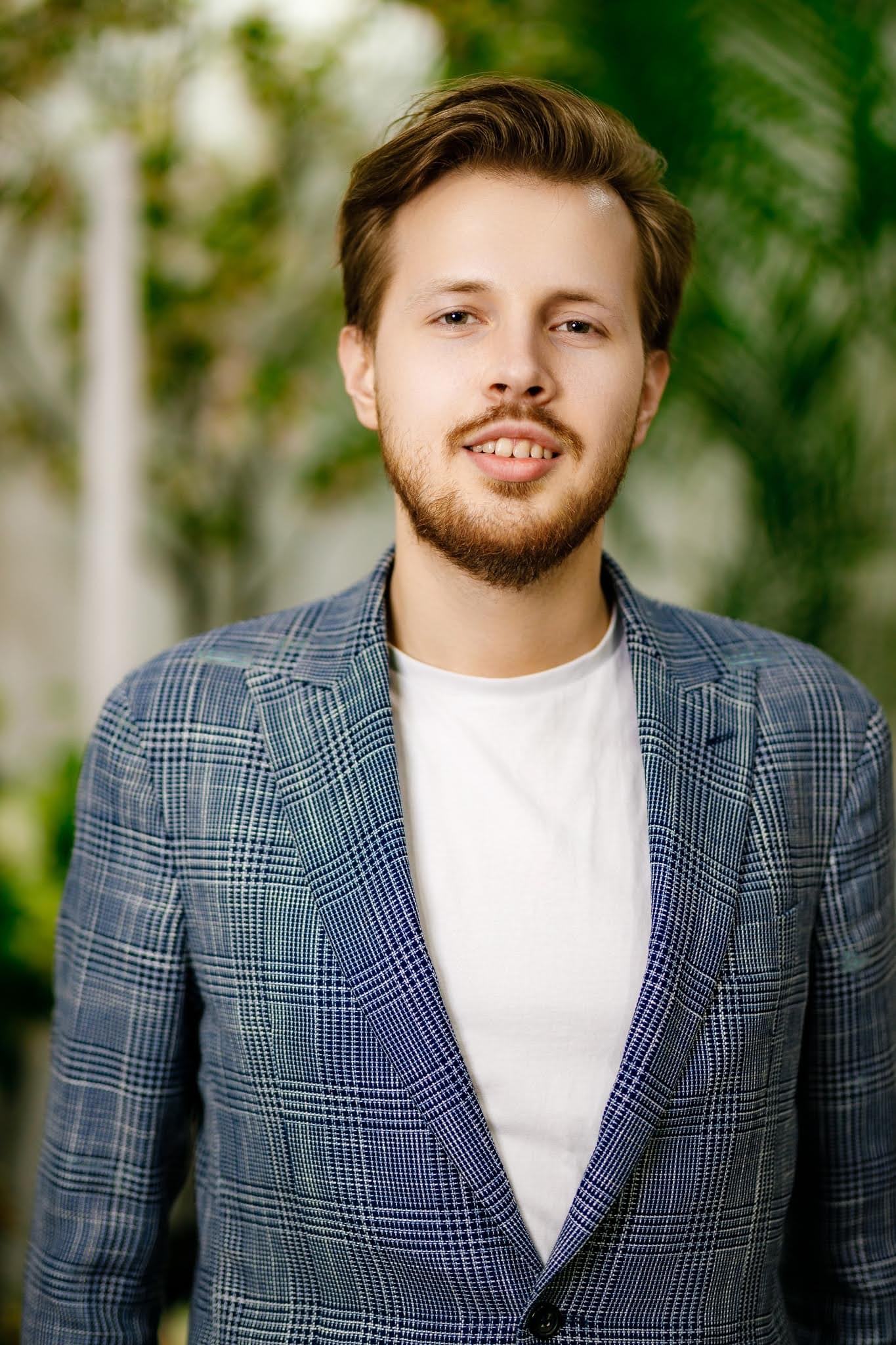 Геннадий Захаров